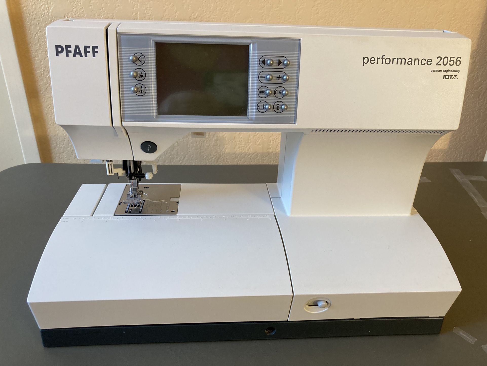 Pfaff 2056 Sewing Machine