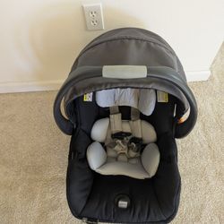 Chicco Keyfit 30 Infant Car Seat With Newborn Insert