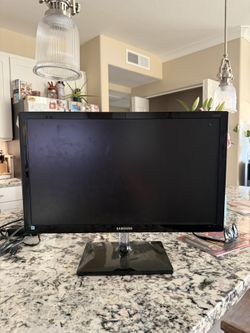 Samsung 24” LED Monitor (Model T24C550ND) – Great Condition