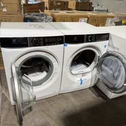 24” Brand New Washer & Dryer Electric Stackable 