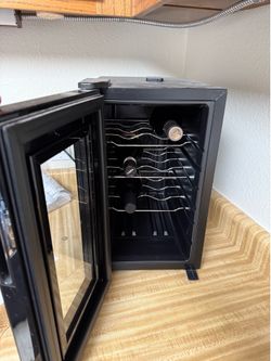 Wine Fridge - 8 bottles