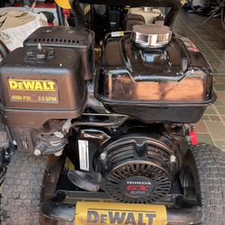Dewalt With Honda Engine Pressure Washer Like New