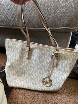 Micheal Kors purse