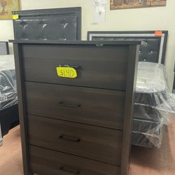 Dresser With 4 Drawers 