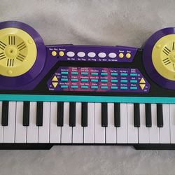 Kids Play Piano Works Great 