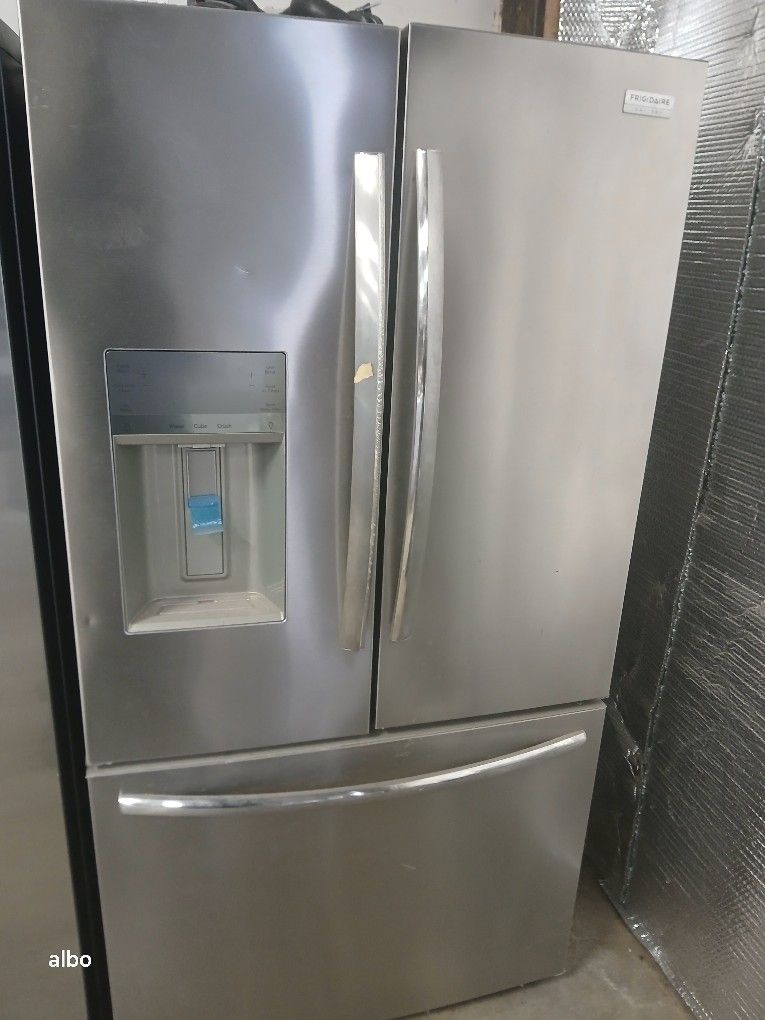 Brand New Fridgedaire Stainless Steel Fridge Bottom Freezer 