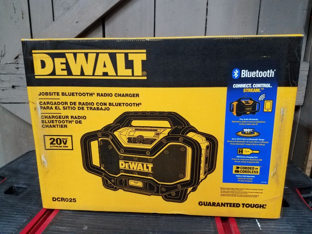 New in Box DeWalt DCR025 Bluetooth Jobsite Radio