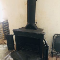Cast Iron Wood Burning Stove / Fireplace 