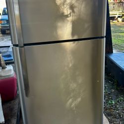 Frigidaire Top Freezer Fridge 
