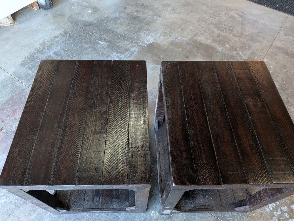 2 End Tables 