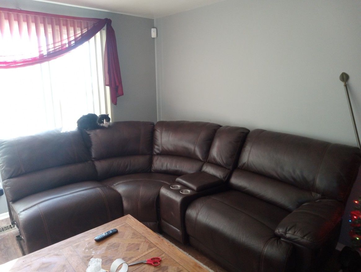 Sectional 2 Of The Seats Recline