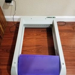 auto-scooping litter box