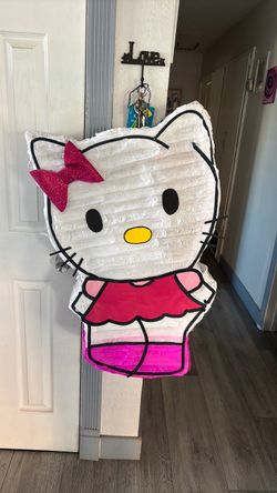 Hello Kitty Piñata