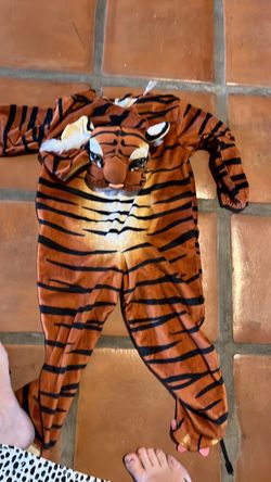 Kids costumes size 5-8