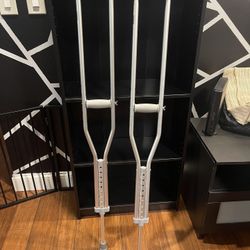 CRUTCHES 