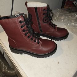 Women's Boots Size 7