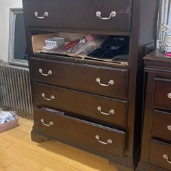 FREEE  Bedroom Furniture  