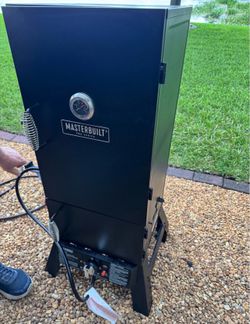 Masterbuilt Pro Series 44” Propane Gas Smoker in Black