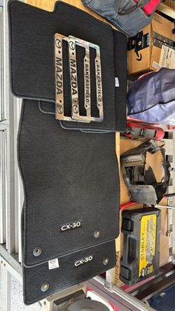 Mazda CX-30 Floor mats and Plate covers