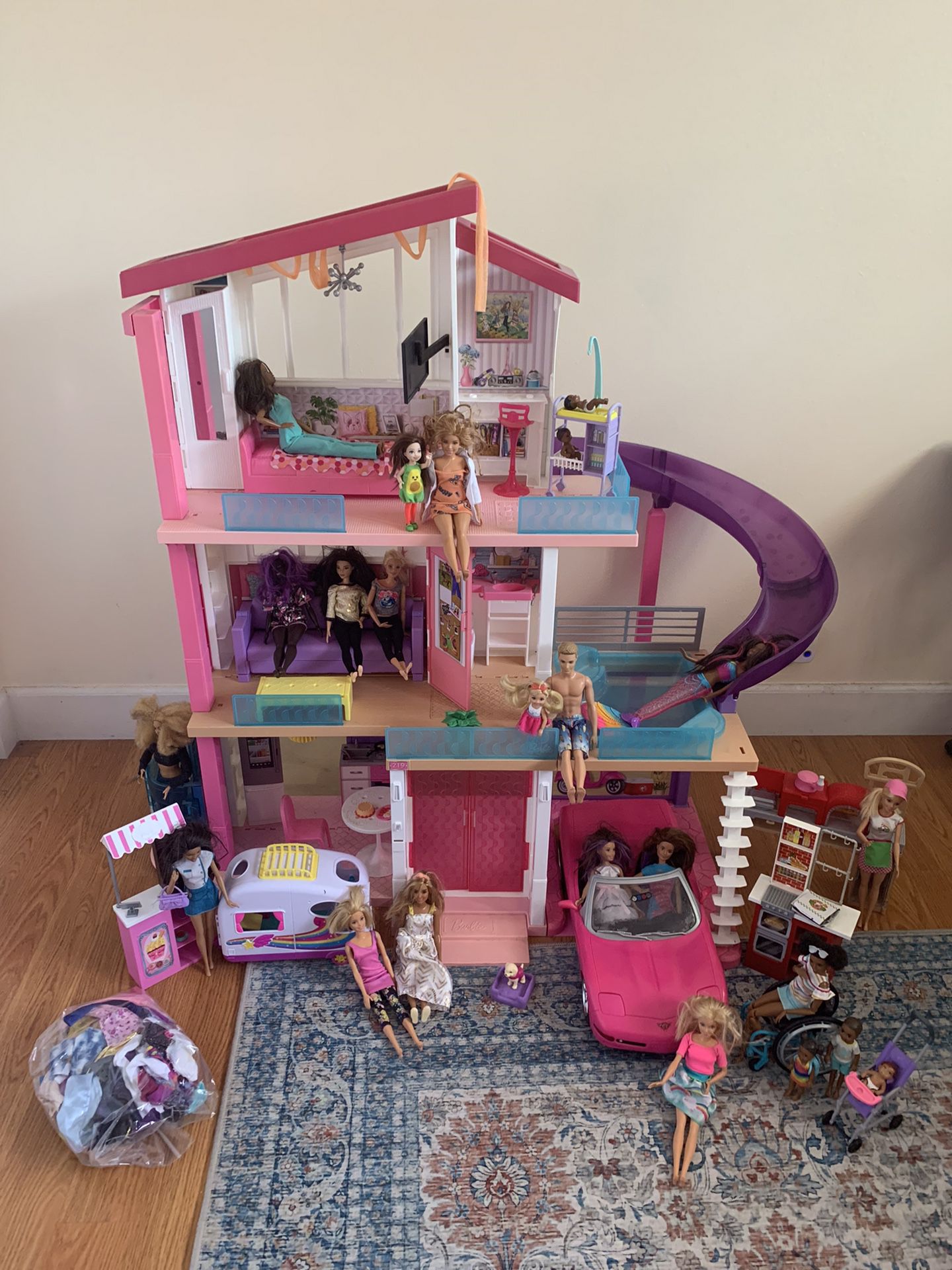 Barbie Dream House With Extras for Sale in Bayonne, NJ - OfferUp