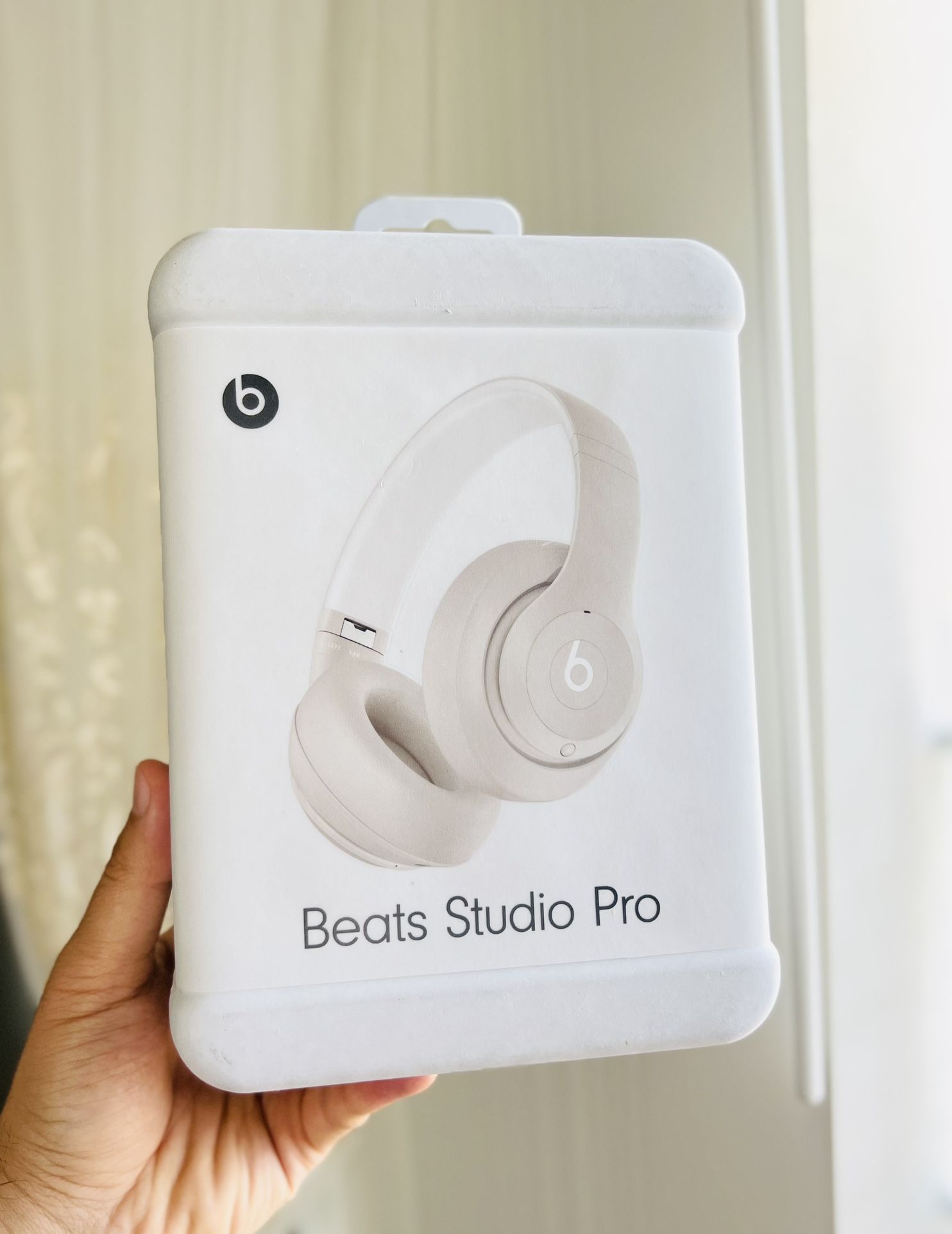 Beats Studio Pro - Wireless Bluetooth Noise Cancelling Headphones - Personalized Spatial Audio, USB-C Lossless Audio, Apple & Android Compatibility