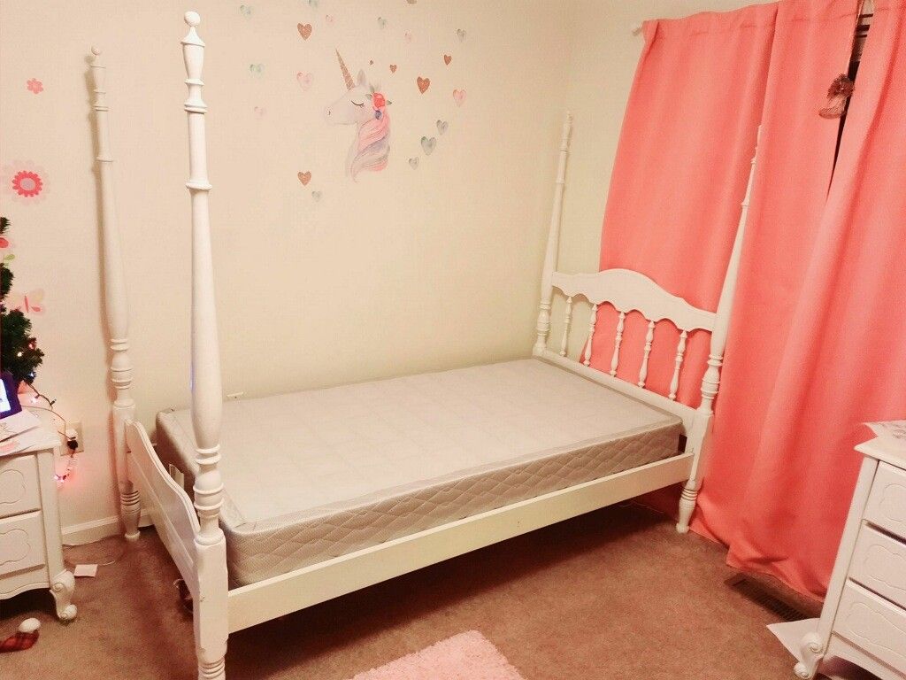 Twin Size Wood Bed (White) With Box Springs