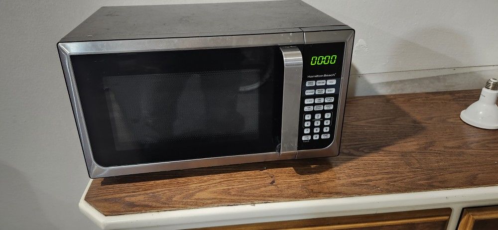 Microwave 1100 W $10