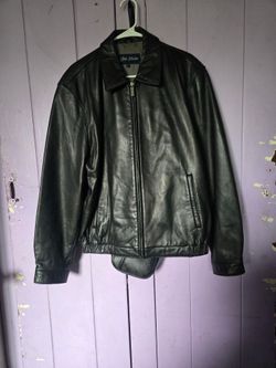 Tengo esta chamars de piel negro nueva Saiz L