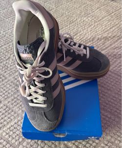 Adidas Galleze woman’s size 7