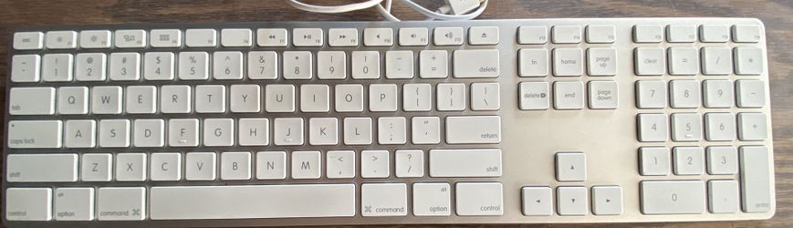 Apple A1243 Aluminum Wired Keyboard