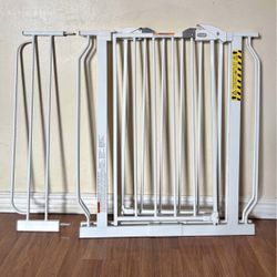 Wide Adjustable Pet Gate / Safety Gate - Fits Openings 29” - 38.5”