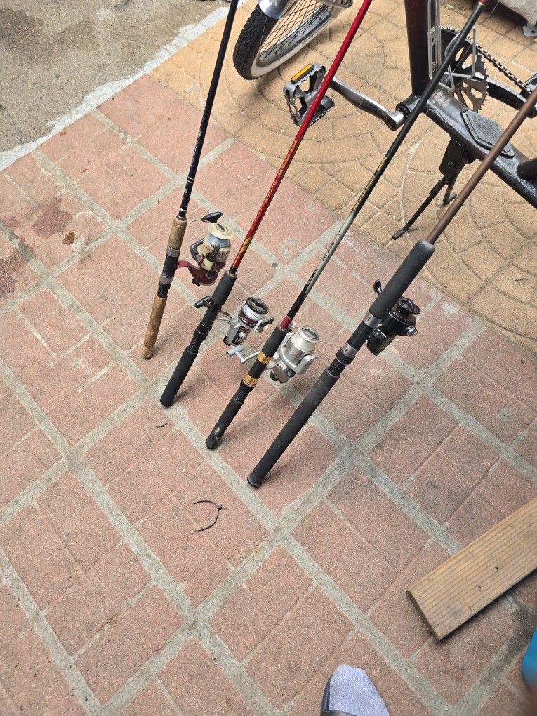 FISHING  RODS WITH  REELS ( OCEAN-LAKE) 4  COMPLETE  RODS  WITH  REELS 