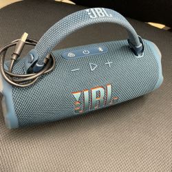 JBL Charge6