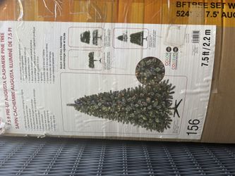 7 1/2 pre-lit green Christmas tree