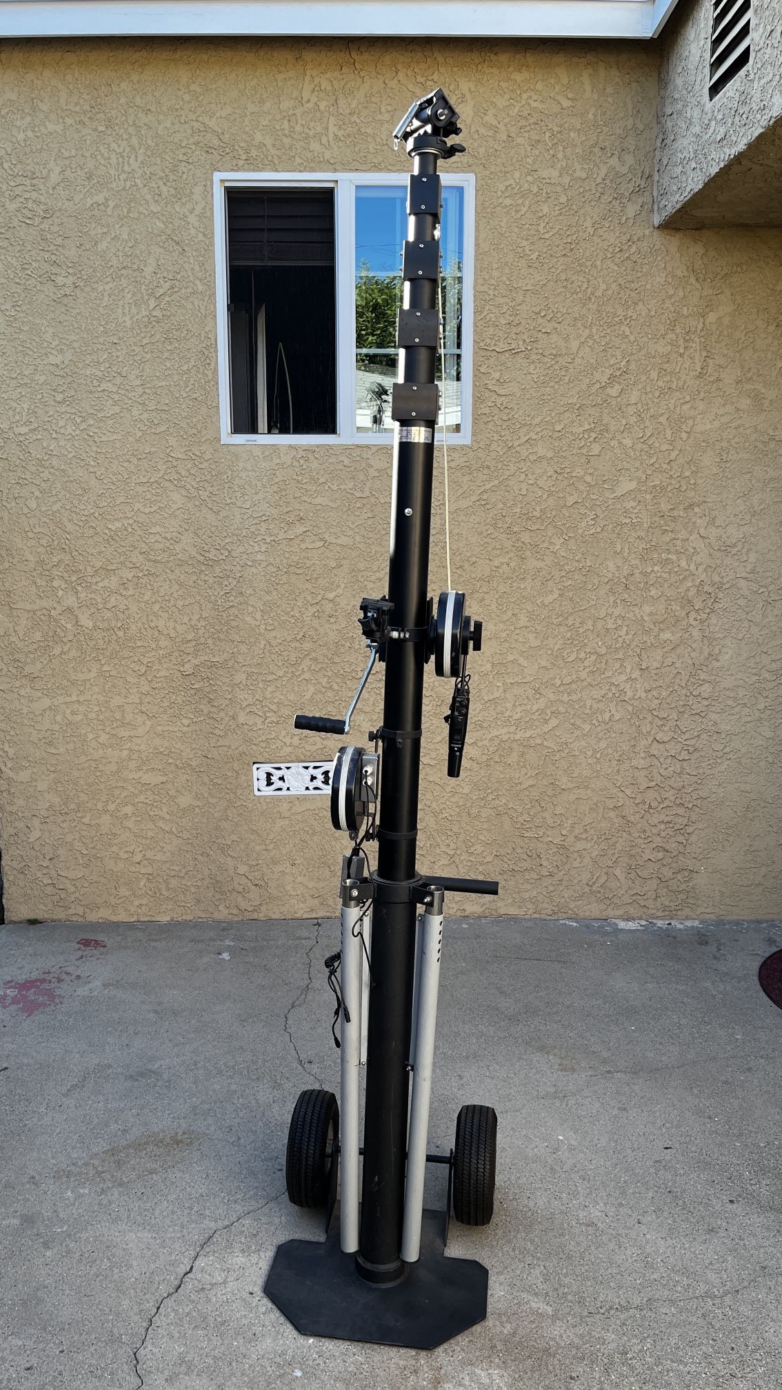 30′ HIGH RISER END ZONE CAMERA SYSTEM – TRI-POD