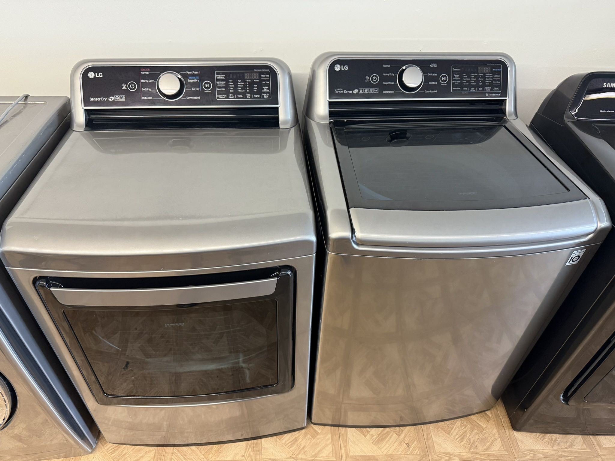 LG GLASS DIAMONDS WASHER AND DRYER SET.
