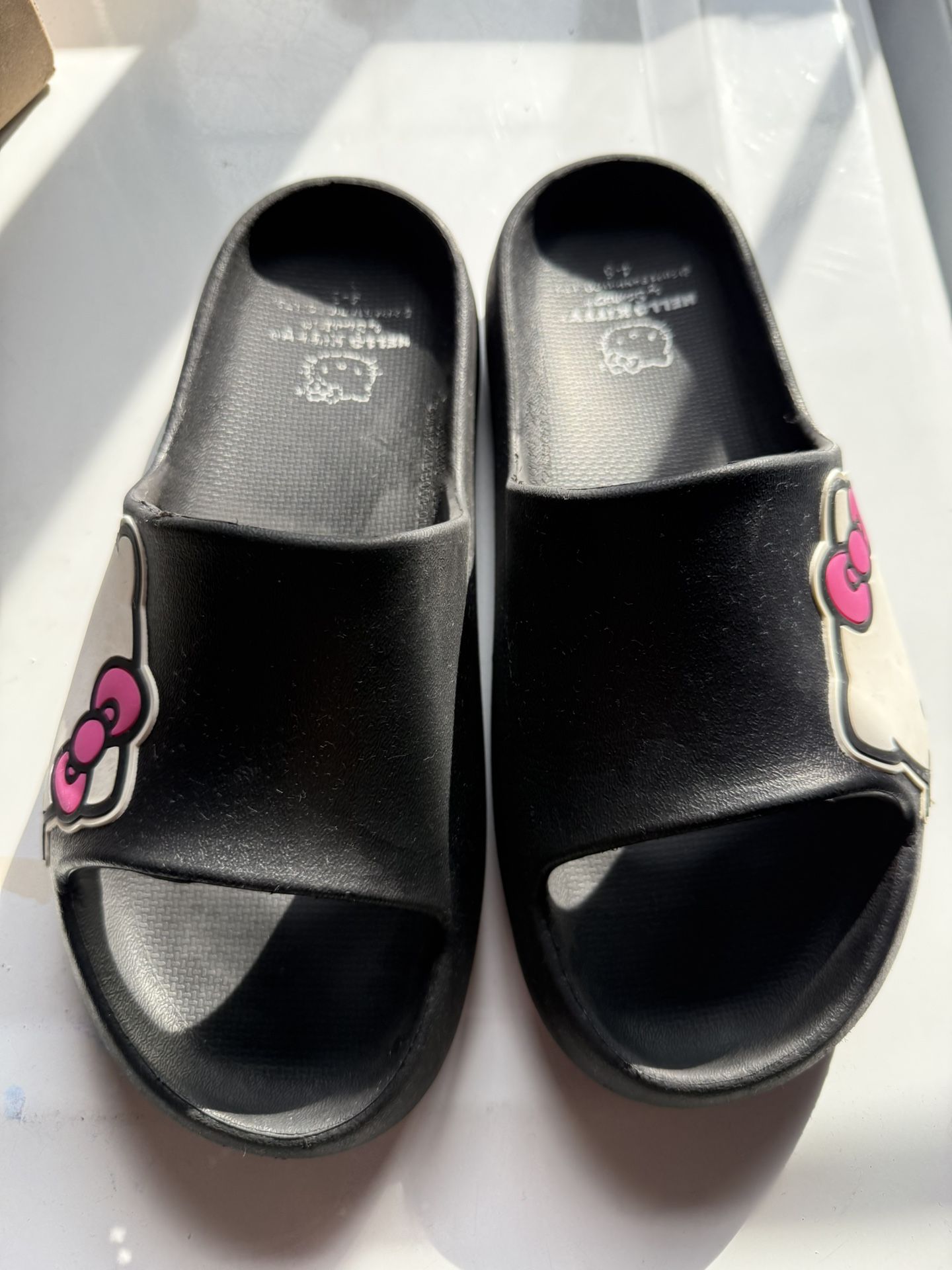 Hello Kitty Size 4/5