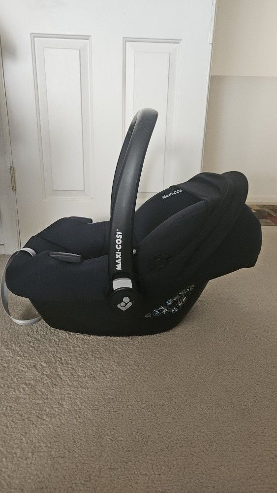 Clean Car Seat With Removable Newborn Inserts