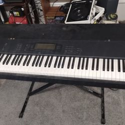 Keyboard Korg 01/W PRO X 88-key Keyboard Synthesizer . Works Grate