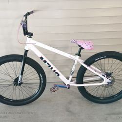 BRAND NEW 27.5" CREW BIKE LIFE/WHEELIE BIKE