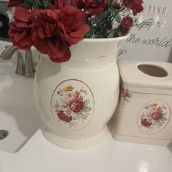 2 Soap Dispensers,tooth Brush Cup,tissue Box, Vase With Flowers