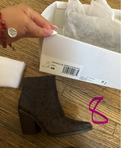 Woman shoes