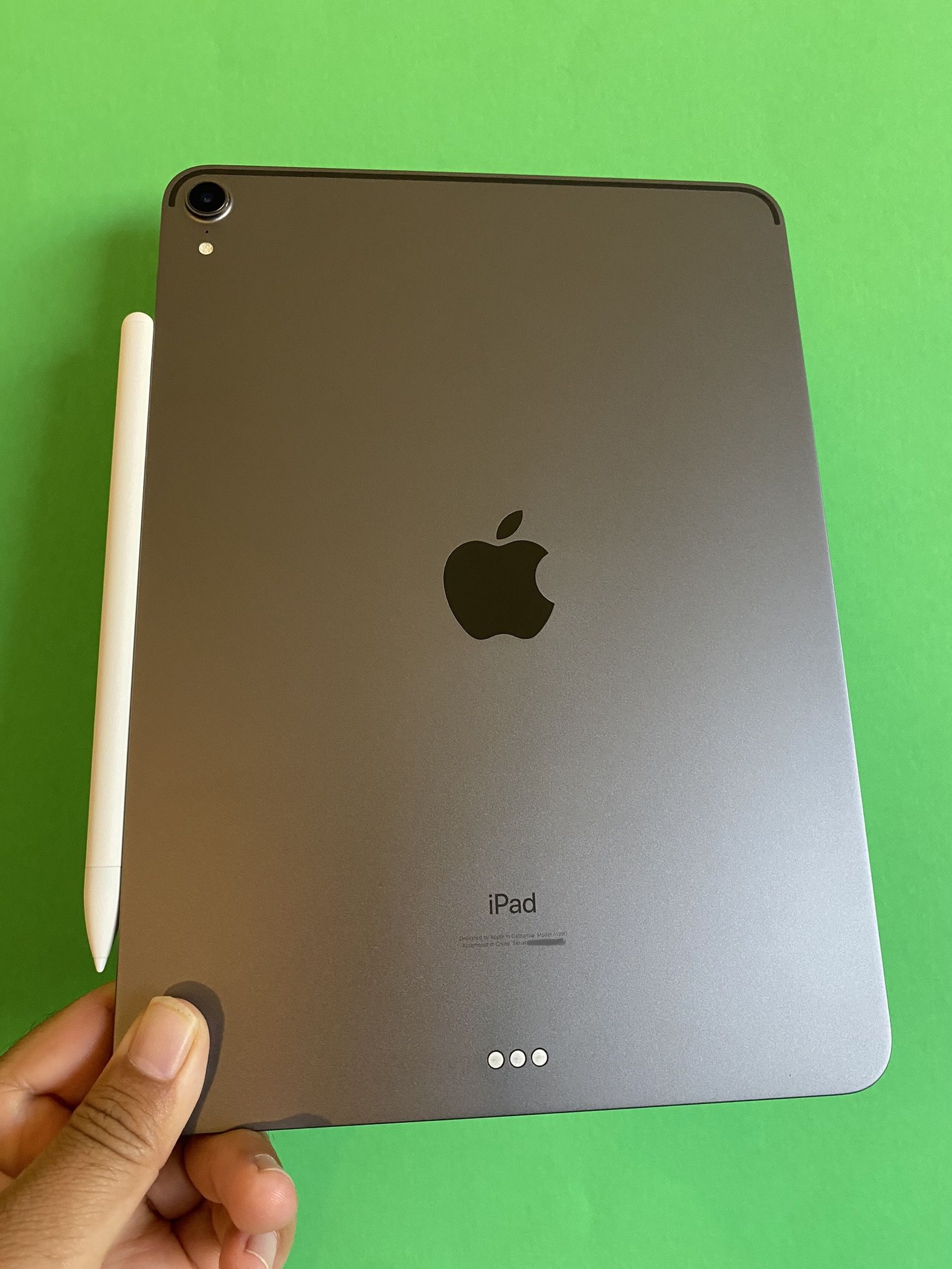 Apple IPad Pro 11” (Face ID / Liquid Retina / 2018 Model ) 64GB with Keyboard case stylus pen & Accessories (256GB $469)
