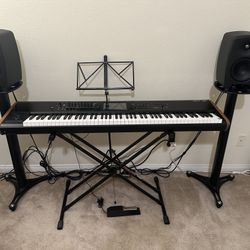 Kronos Music Workstation 2-88 With Korg Sustain Pedal