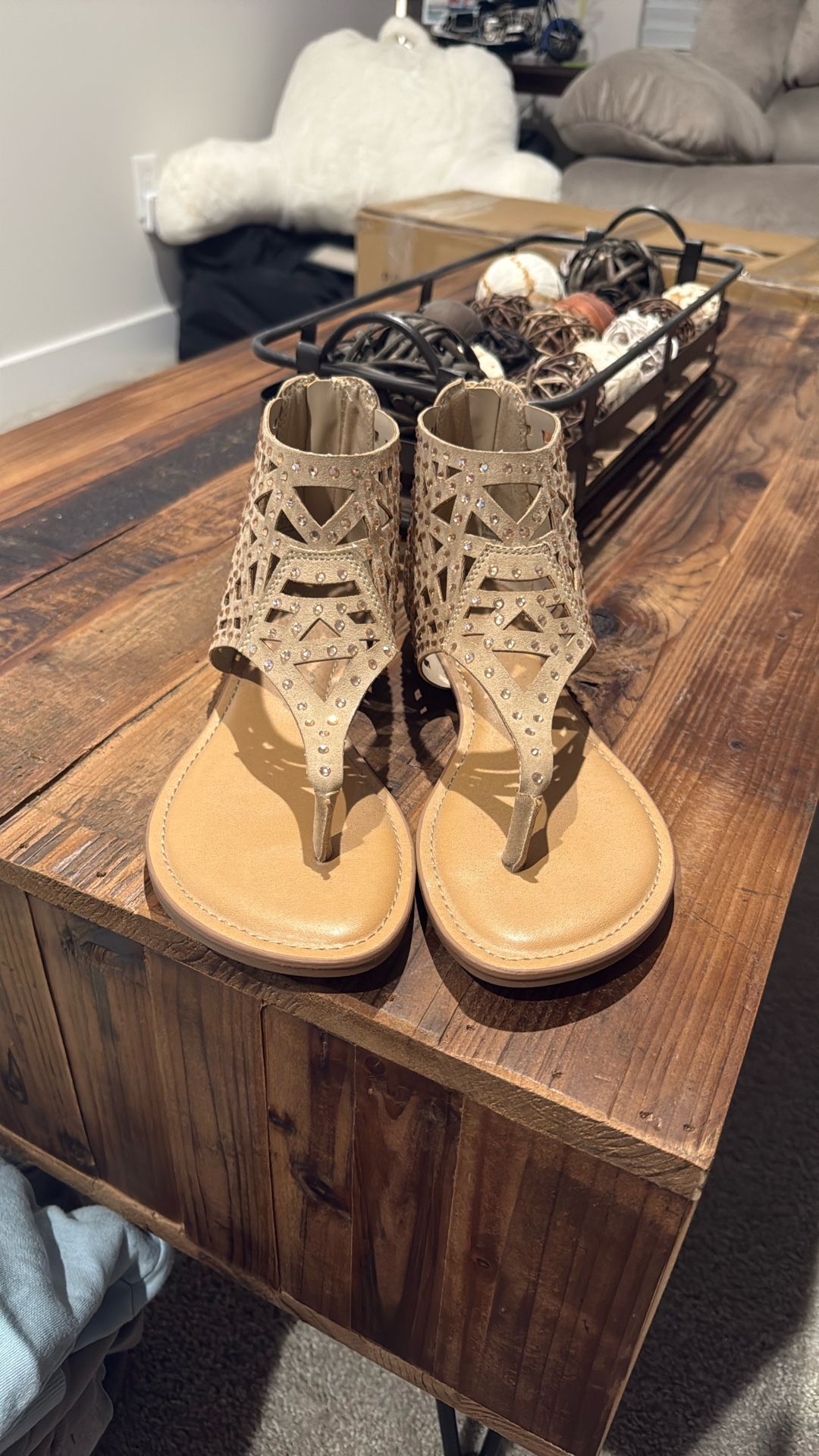 Fergalicious flat rhinestone sandals thong lightweight 