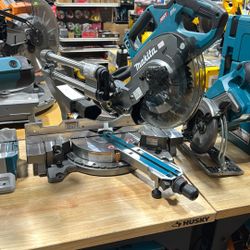 Makita 40v Cordless 8-1/2" Sliding Miter Saw Kit