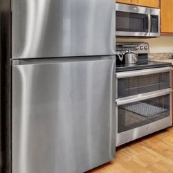 ***MUST GO***Complete Kitchen Appliances Samsung Refrigerator And Dishwasher GE Range/Stove And Microwave