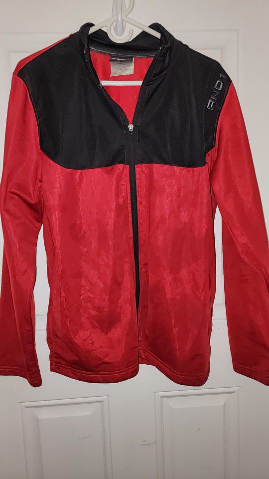 Mens red + black by And1 size medium. 2 side pockets, basketball athletic,100% polyester.