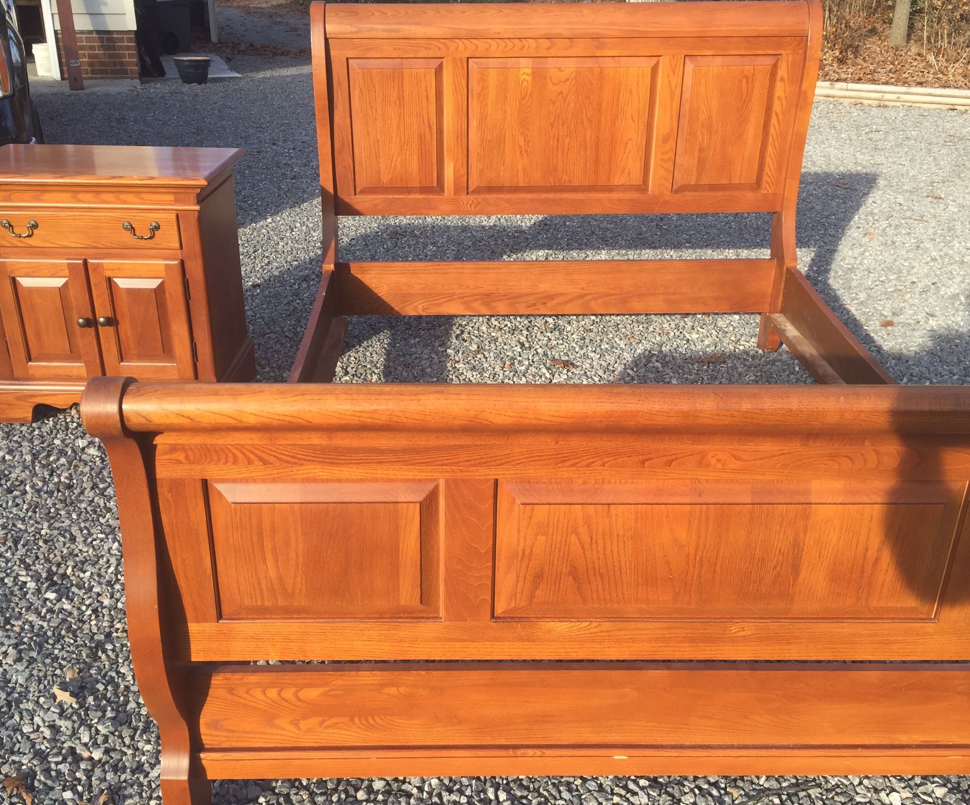VTG Queen Solid Oak “Sumter” Brand Bed and Nightstand