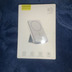 Magnetic Power Bank, 10000mAh Wireless Portable Charger with USB-C Cable, Battery Pack